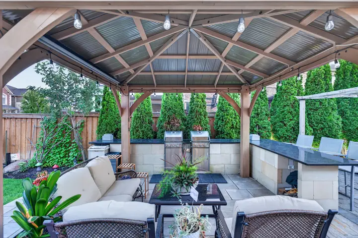 Covered outdoor kitchen and lounge